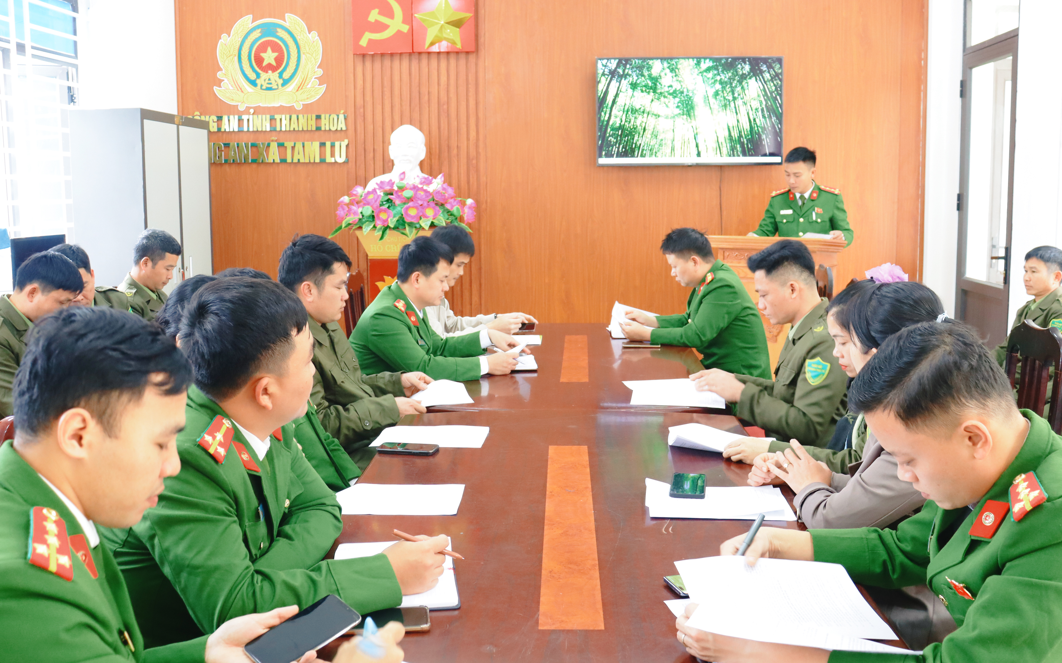 Anh-tin-bai